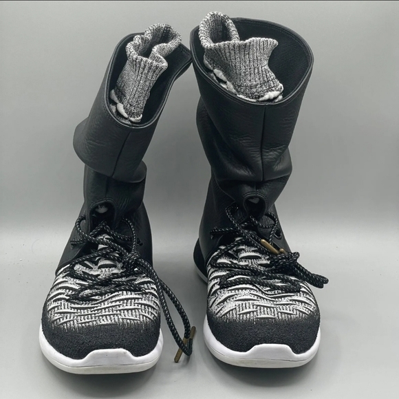 Nike Womens Roshe 2 Hi Flyknit Black White Sneakerboots 861708-002 Size 7.5 - Picture 3 of 11
